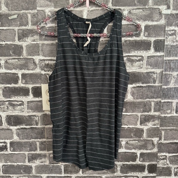 Lululemon tank top dark gray white stripe shirt - Picture 1 of 9
